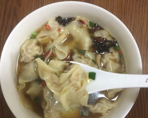 探秘正宗福建小馄炖的制作方法（以扁食为灵魂的传统美食）