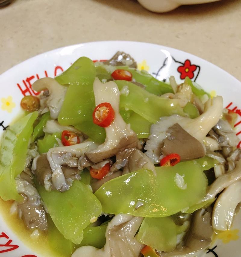 小红虾炒嫩方瓜，美味佳肴（以小红虾为调料，烹制鲜嫩方瓜，口感）