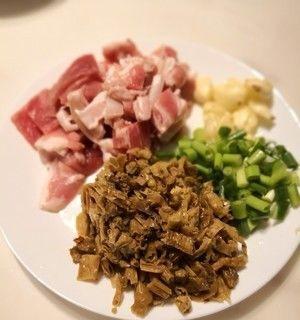 小葱猪肉包的制作方法（DIY美味蒸饺，轻松在家享受）