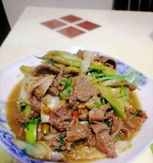 学会做小炒羊肉，让味蕾沸腾（传授小炒羊肉的绝技，让你吃出正宗的口感）