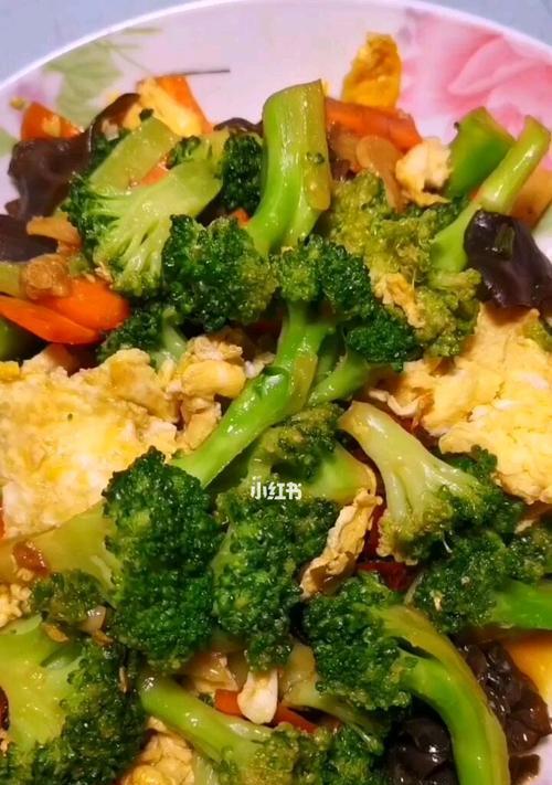 煮出香气，炒出口感——小炒西兰花的制作方法（西兰花炒出的美食盛宴，让你欲罢不能）