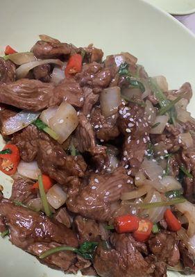 家庭自制小炒松茸牛肉（做出美味牛肉配上香鲜松茸的佳肴）