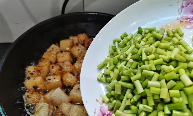 小炒米豆腐的家常做法（四川特色菜，口感鲜美，营养丰富）