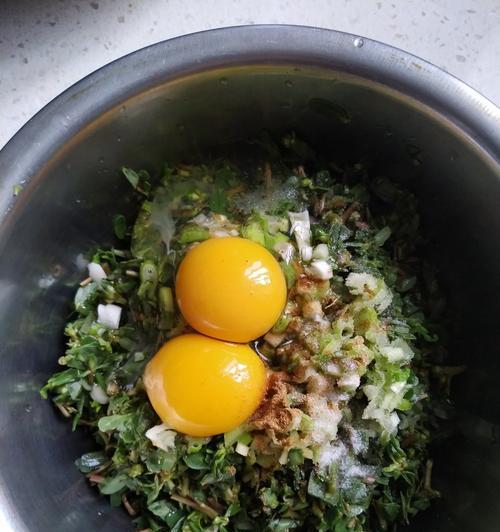 香辣苋菜饼，健康美味的素食选择（用香料和面粉制作的营养丰富的素食）