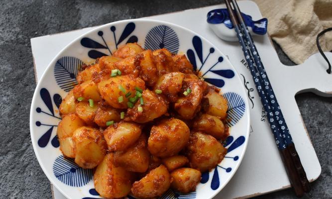 香辣土豆的制作方法（学习制作最美味的香辣土豆菜品）