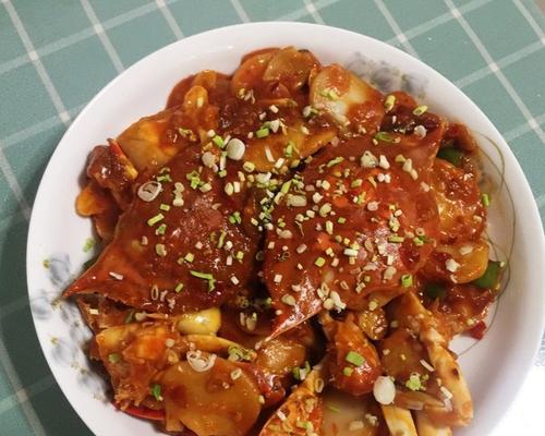 香辣梭子蟹炒年糕的制作（传统美食与现代口味的完美结合）