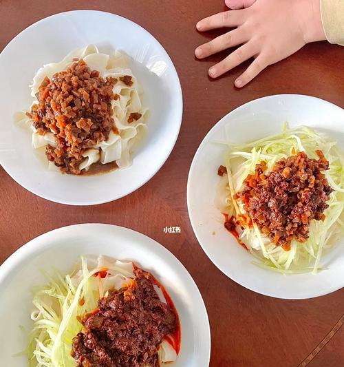 香辣牛肉丸子QQ面的制作方法（家常美食，做出口感丰富的丸子面）