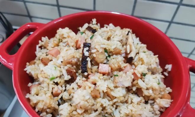 美味香菇火腿蛋炒饭的制作方法（健康营养、简单易学）