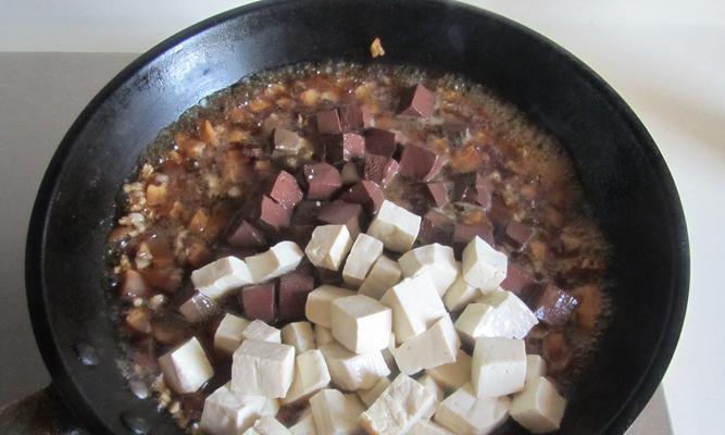 香菇汇豆腐，健康美味不容错过（营养丰富的素食佳肴）