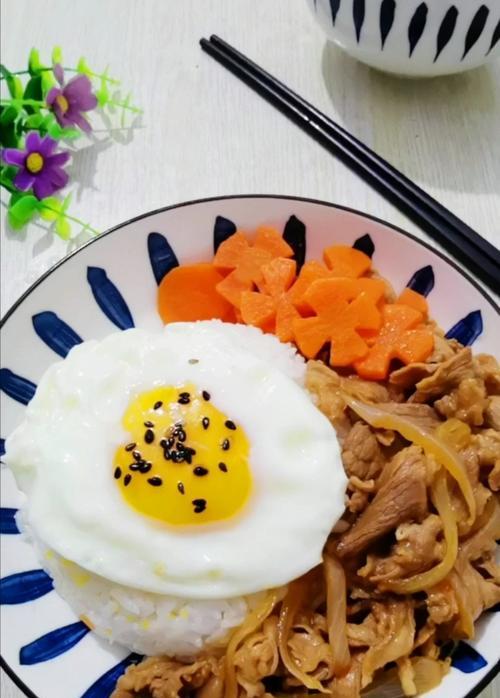 美味可口的香菇肥牛饭（手把手教你做吃的香菇肥牛饭）