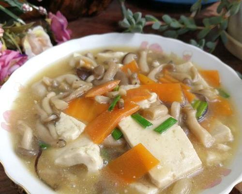 肉末香菇炖豆腐，口感鲜美的家常菜（家庭美食的制作技巧和步骤）