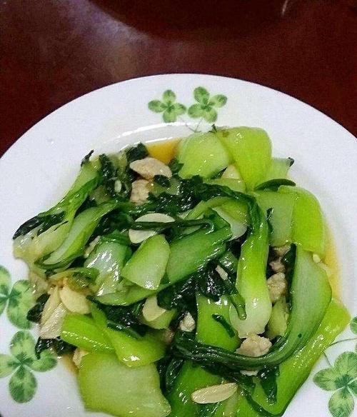 香菇扒小白菜，营养美味双重享受（简单易做的香菇小白菜扒法）