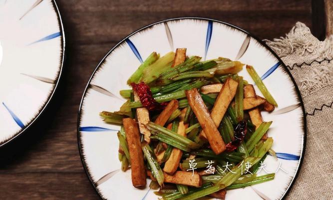 五花肉爆炒香干西芹，味道（让你的餐桌多一份清香）