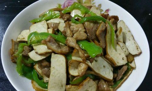 青椒香干炒肉做法大全（美味可口的青椒香干炒肉）