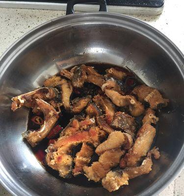 香脆酥鱼的制作方法（从选材到烹饪）