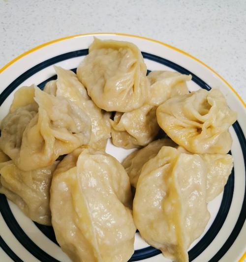 手工制作香葱猪肉水饺（以传统手艺制作美食）