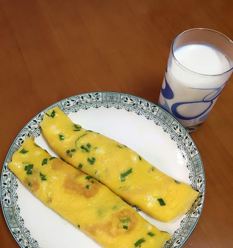 香葱鸡蛋饼的制作方法（做出口感松软的香葱鸡蛋饼）