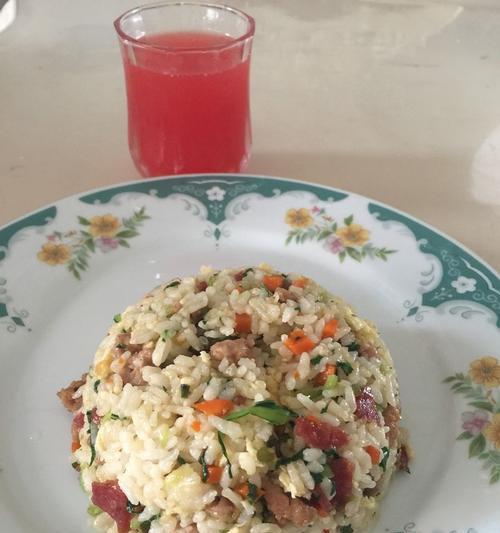 香葱炒饭制作技巧（用新鲜香葱提升口感）