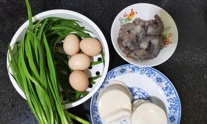 美味又健康的虾仁蛋饺（一起来学习如何做简单又可口的虾仁蛋饺）