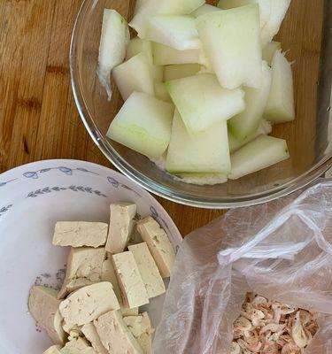 美味又简单——白菜虾皮豆腐的做法（用家常食材打造鲜美料理）