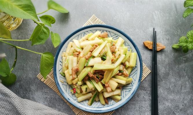 虾皮炒蒲瓜，鲜香味美的家常菜（家庭厨房里的下饭菜）