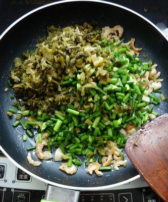 秘制虾米野菜盒子，味蕾大爆发（家常小吃好滋味）