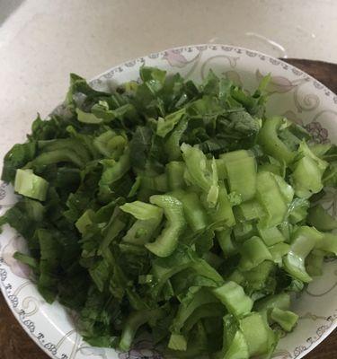 虾米芥菜的做法及食用技巧（鲜香可口的虾米芥菜）