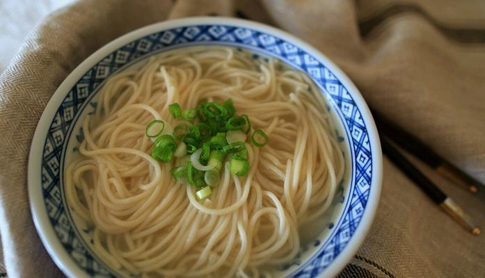 手把手教你制作美味豌豆鸡汤面（健康美食）