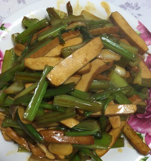 美味可口的豌豆炒豆干（健康餐桌上的佳品）