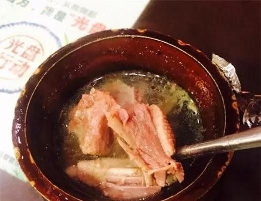 瓦罐牛肉的制作方法（一道经典的家常菜）