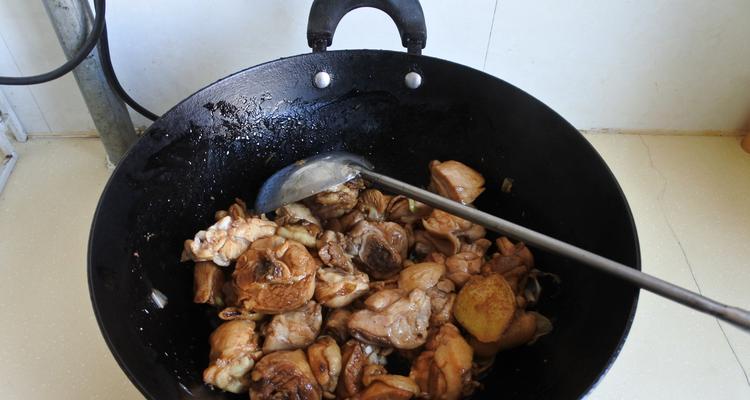 炖土鸡，煮粉条，美味不止（以土鸡炖蘑菇粉条为主）