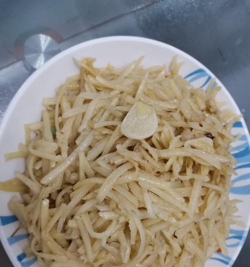 鲜嫩可口的土豆丝炝田七（以土豆丝为主角）