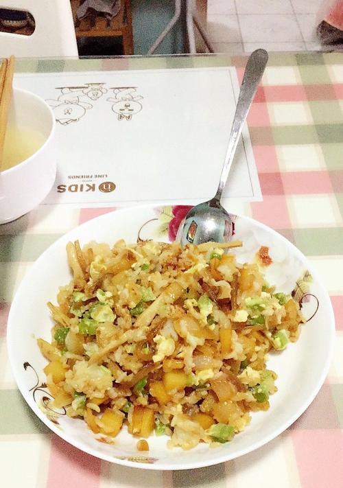 教你做美味土豆丝炒饭（口感绵软）