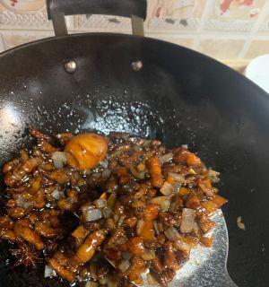 「台式卤肉饭的制作秘诀」（「煮出色香味俱佳的卤肉饭」）