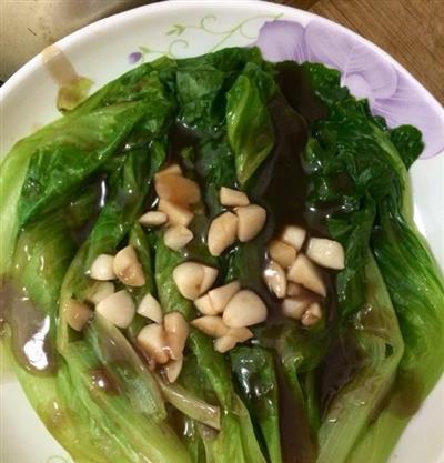 清爽又美味的蒜子生菜沙拉（以生菜为主）