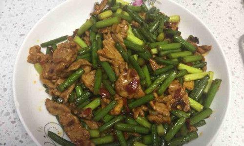 学会以蒜薹炒牛杂，享受美味佳肴（重口味美食）