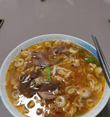 以素食为主的川味牛肉汤（咸鲜浓郁）