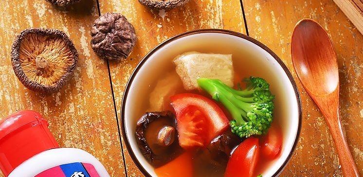 以素高汤为基础的养生菜谱（传统食谱绿色改造）