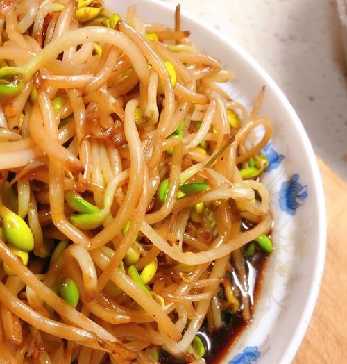 美味健康素炒黄豆芽（以素食为主的清淡美食）