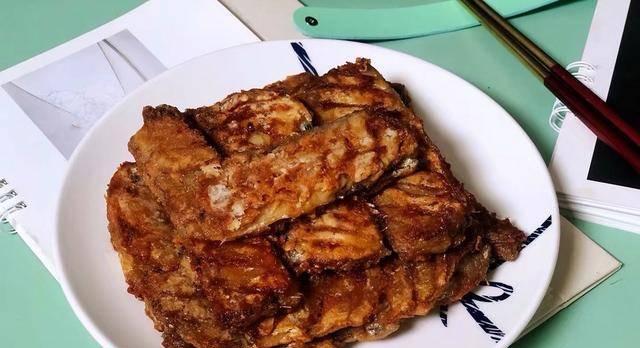 以酥香带鱼为主角的美食佳肴（烹饪技巧与口感体验）