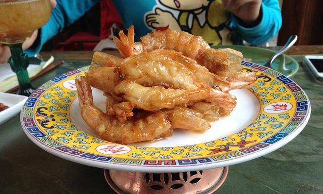 手把手教你制作美味酥皮大虾（15个步骤轻松学会制作大厨级酥皮大虾）