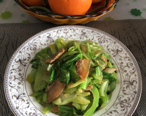 瘦肉抄芥菜，健康美味的佳肴（用鲜美的瘦肉和清爽的芥菜）