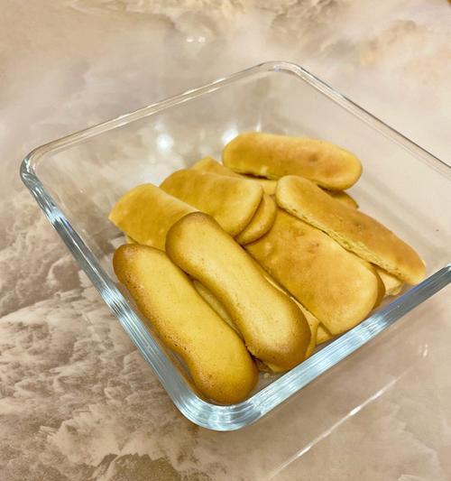 五彩斑斓的手指饼（如何用简单材料制作美味可口的手指饼）