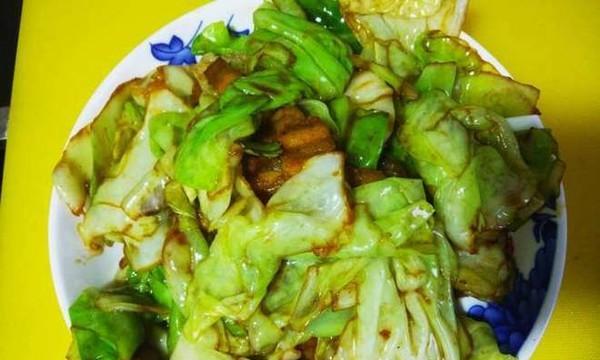 手撕包菜煸澳门烧肉的制作方法（让你在家也能享受美食的秘诀）