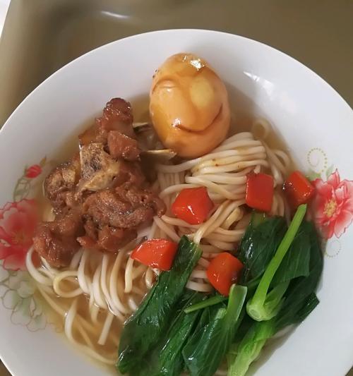 营养又美味，三色蔬菜排骨面宝宝面的做法（为宝宝打造健康饮食）