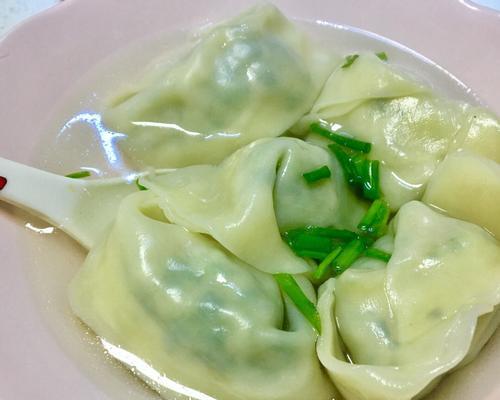 美味三色馄饨皮的制作方法（做出口感爽滑的馄饨皮）