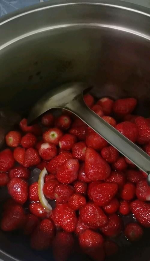 三分钟制草莓罐头——快速制作果酱的好方法（只需3分钟）