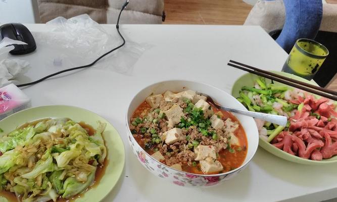 健康饮食之肉未豆腐黑木耳生菜汤（家庭健康饮食的首选菜肴）