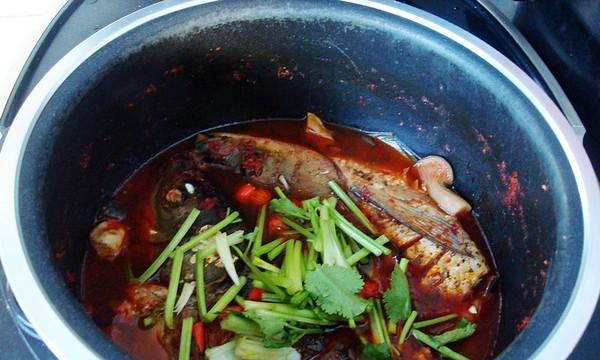 鲜美滋补的鱼头煲做法（用新鲜食材）