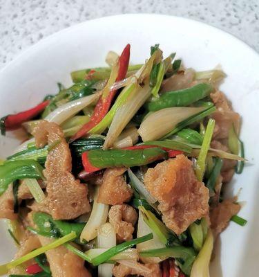 美味猪油渣菜干焖法（传统美食新做法）